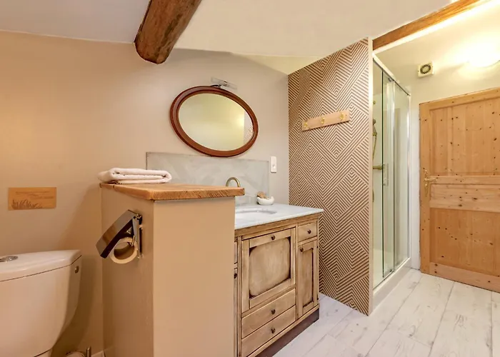 L'Oliveraie D'Eurocentre - Parking, Wifi & Petit-Dejeuner 4*