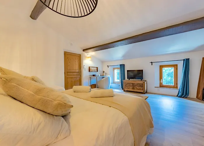 L'Oliveraie D'Eurocentre - Parking, Wifi & Petit-Dejeuner 게스트하우스 4*