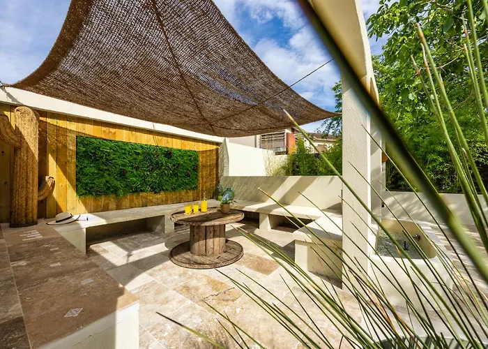 Гостевой дом L'Oliveraie D'Eurocentre - Parking, Wifi & Petit-Dejeuner Кастельно-д’Эстретефон