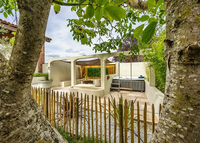 Гостевой дом L'Oliveraie D'Eurocentre - Parking, Wifi & Petit-Dejeuner 4*