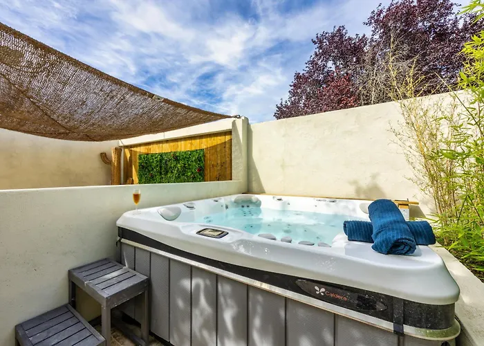 L'Oliveraie D'Eurocentre - Parking, Wifi & Petit-Dejeuner 4* Castelnau-dʼEstrétefonds