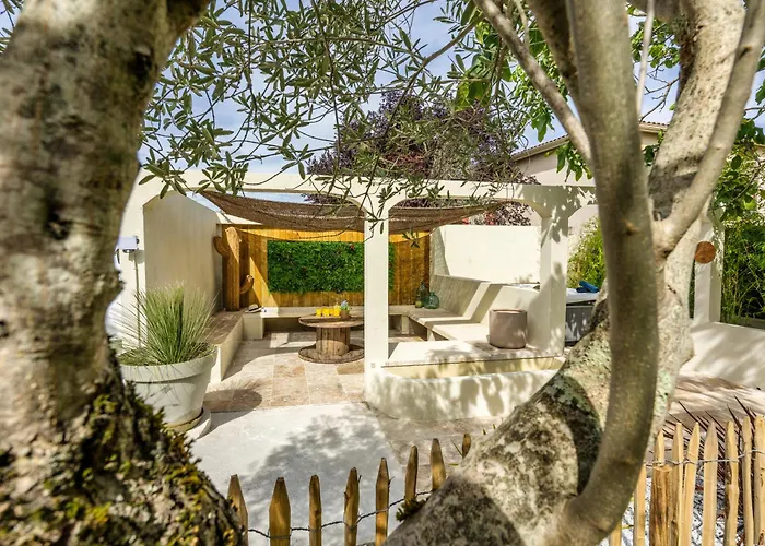 L'Oliveraie D'Eurocentre - Parking, Wifi & Petit-Dejeuner 게스트하우스 4*