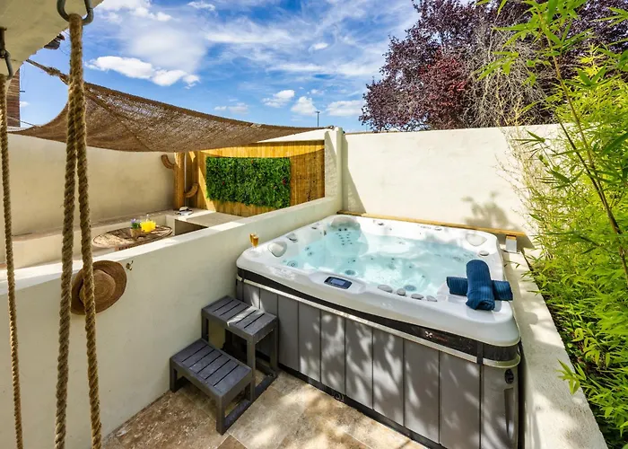 Гостевой дом L'Oliveraie D'Eurocentre - Parking, Wifi & Petit-Dejeuner 4*