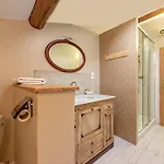 L'oliveraie D'eurocentre - Parking, Wifi & Petit-dejeuner 4*