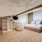 Penzion L'Oliveraie D'Eurocentre - Piscine, Parking & Petit-Dejeuner 4*