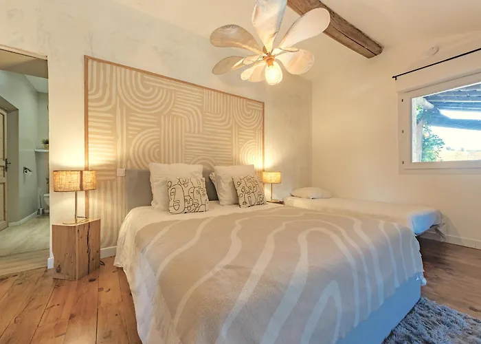 L'Oliveraie D'Eurocentre - Parking, Wifi & Petit-Dejeuner Guest house 4*