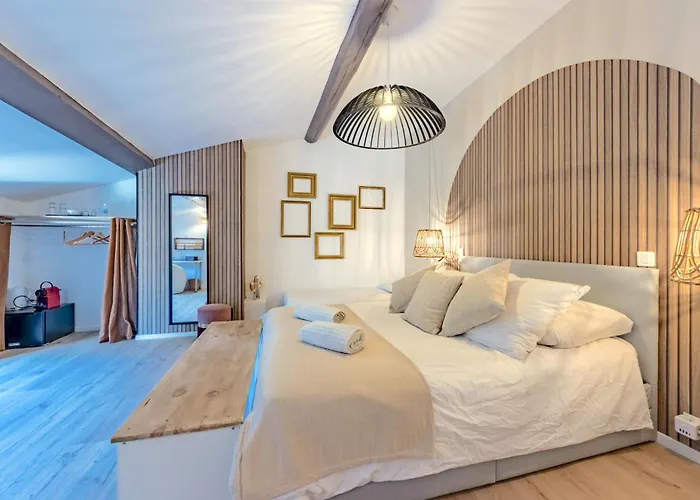 L'Oliveraie D'Eurocentre - Parking, Wifi & Petit-Dejeuner Guest house 4*