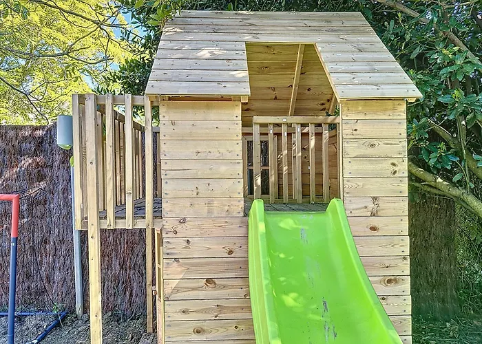 Pensión L'oliveraie D'eurocentre - Parking, Wifi&petit-déjeuner Castelnau-dʼEstrétefonds