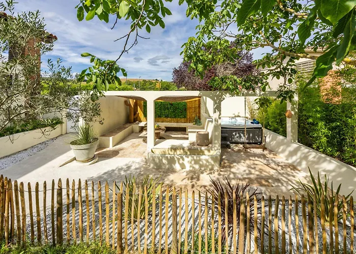 L'Oliveraie D'Eurocentre - Parking, Wifi & Petit-Dejeuner بيت ضيافة 4*