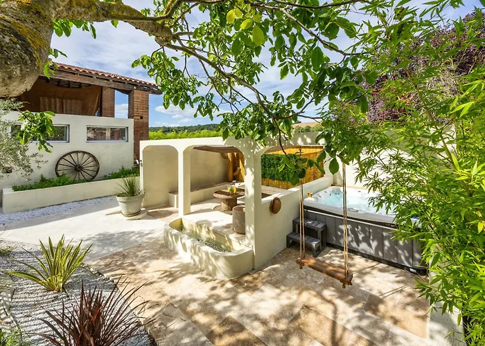 L'Oliveraie D'Eurocentre - Parking, Wifi & Petit-Dejeuner 4*